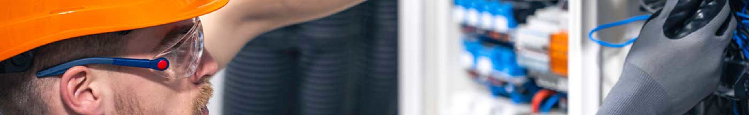 Elinstallation utförs av elektriker vid elskåp