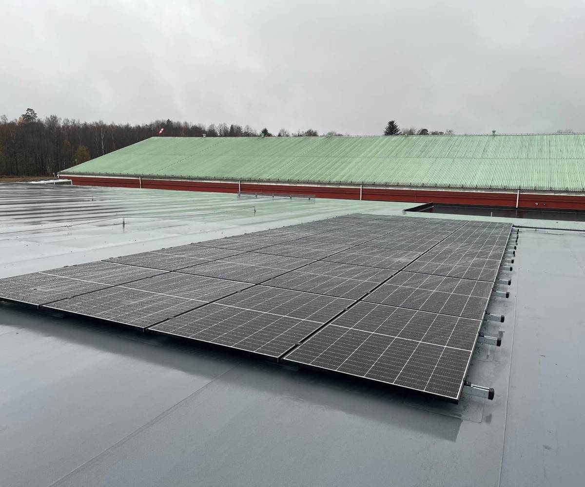 Solcellsanläggning installerad av Bogesunds El & Tele på Ulricehamns IFK vid Lassalyckan