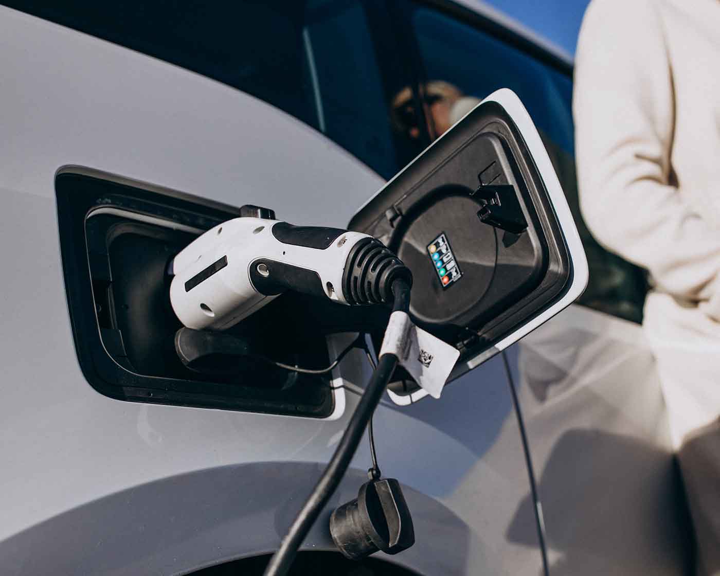 Laddstation i Skara redo att användas för elbilsladdning