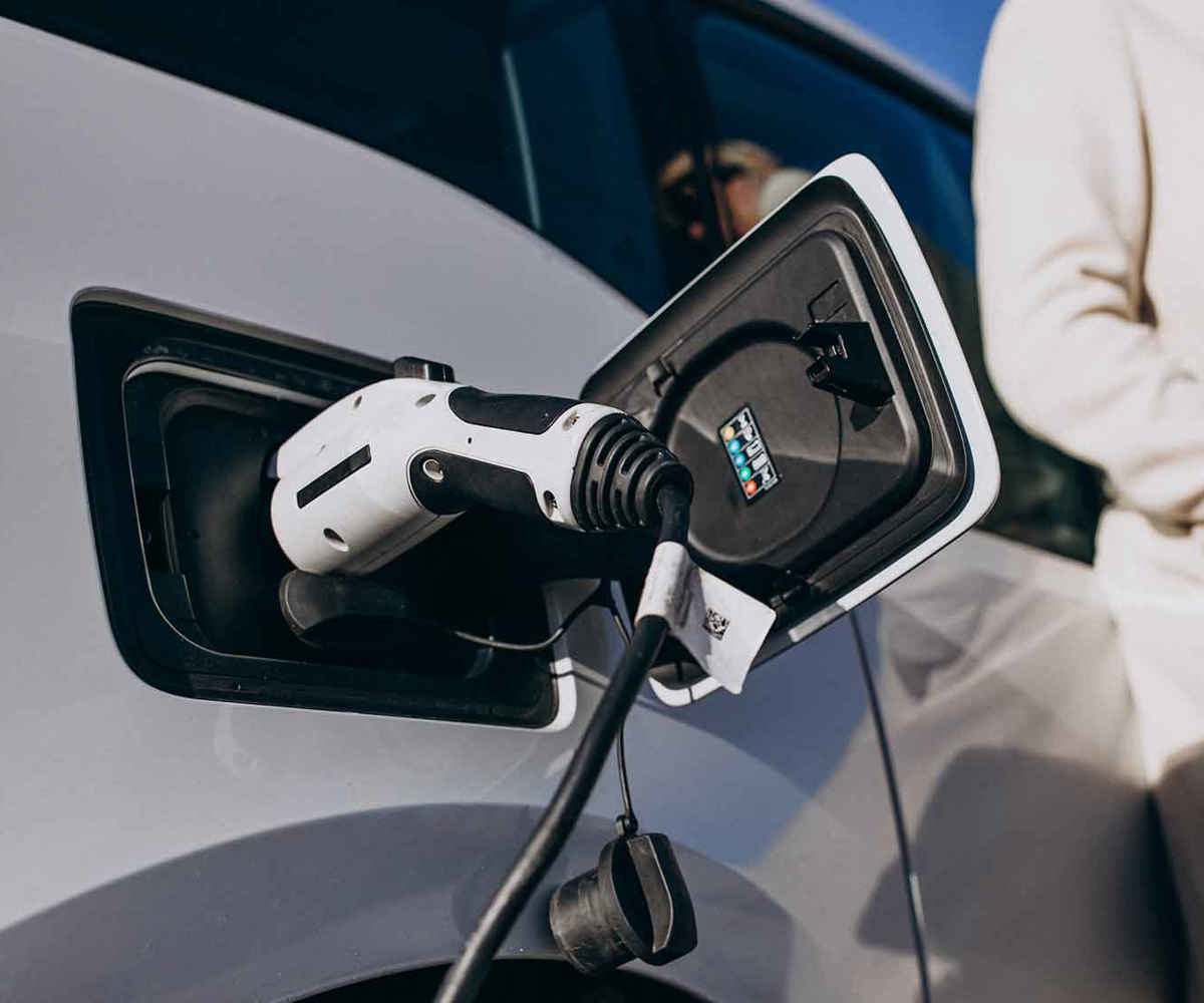 Laddstation i Skara redo att användas för elbilsladdning