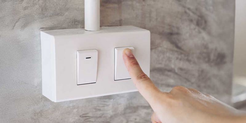 Exempel på en utanpåliggande strömbrytare