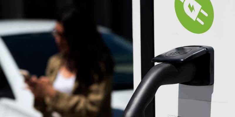 Elbilsladdning i Falköping med laddstation i fokus