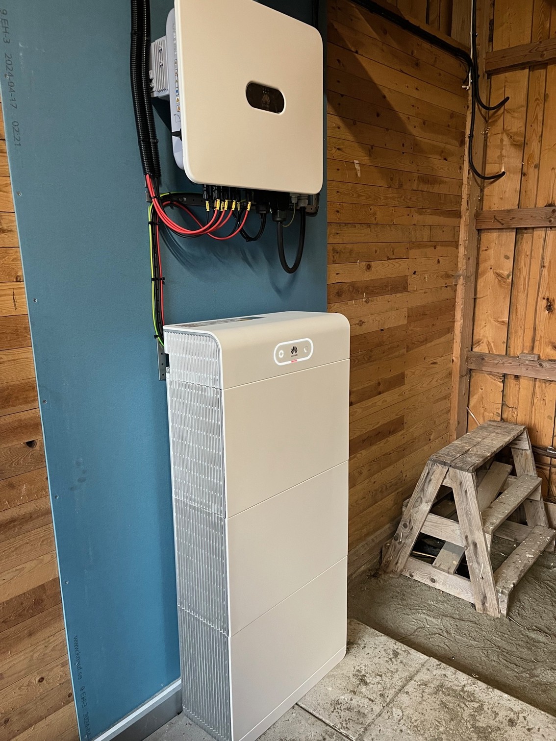 Energilager och växelriktare installerade hos Vegby SK